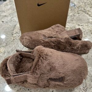 NEW Nike Plush Brown Slides can be worn with or without straps Unisex